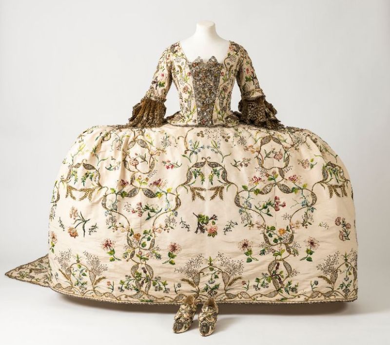 Image: 1760s court dress