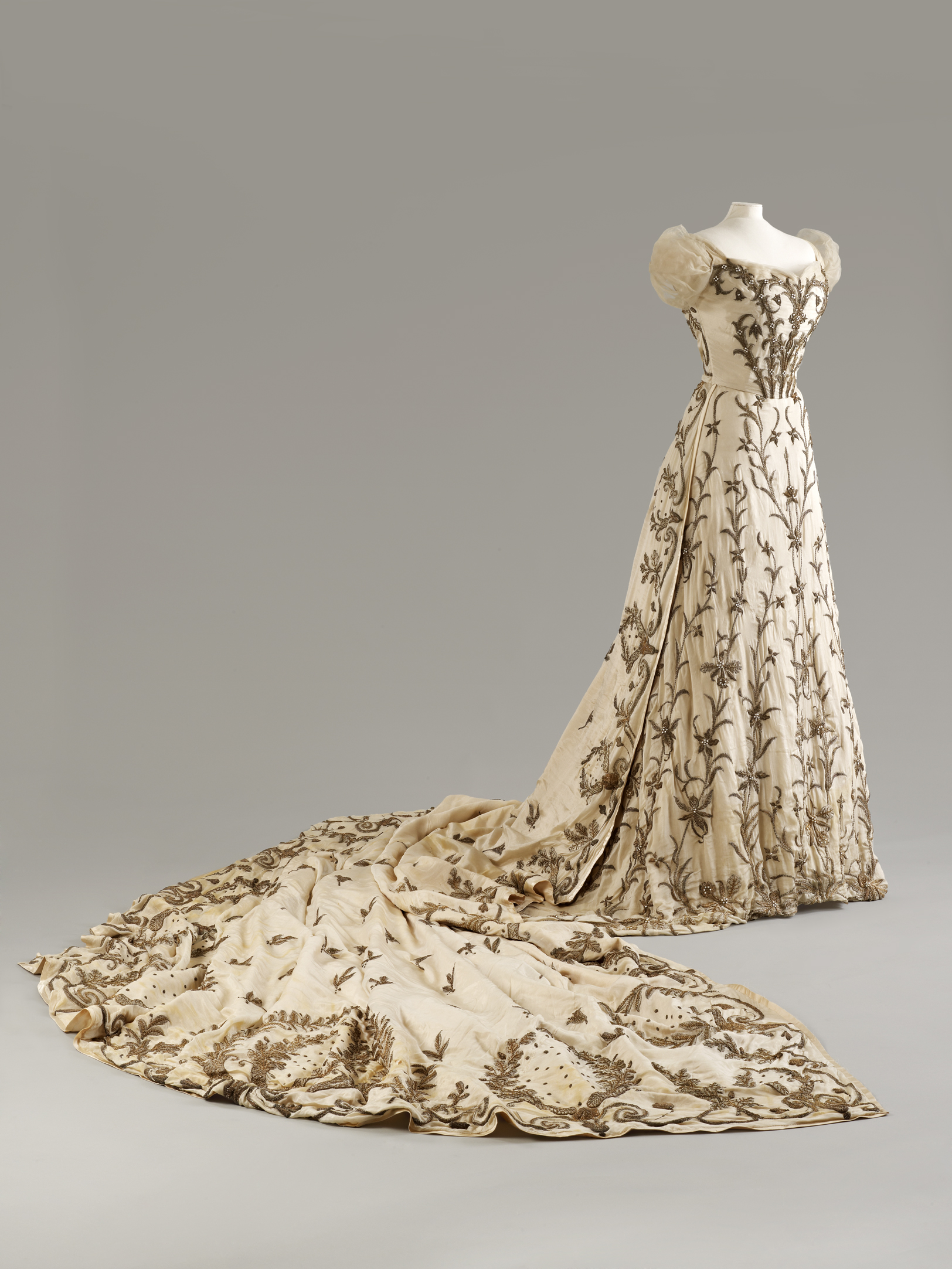 Image: Cream silk court dress with silver and gold metal thread zardozi embroidery by the House of Worth, worn by Lady Curzon, Vicereine of India, ca. 1903-1905