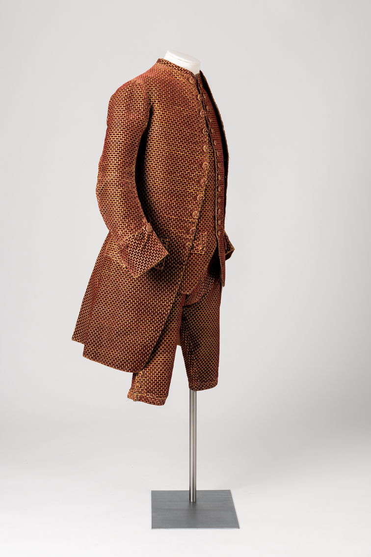 Court suit (coat, waistcoat, breeches) in red and gold cut silk velvet, c.1760s