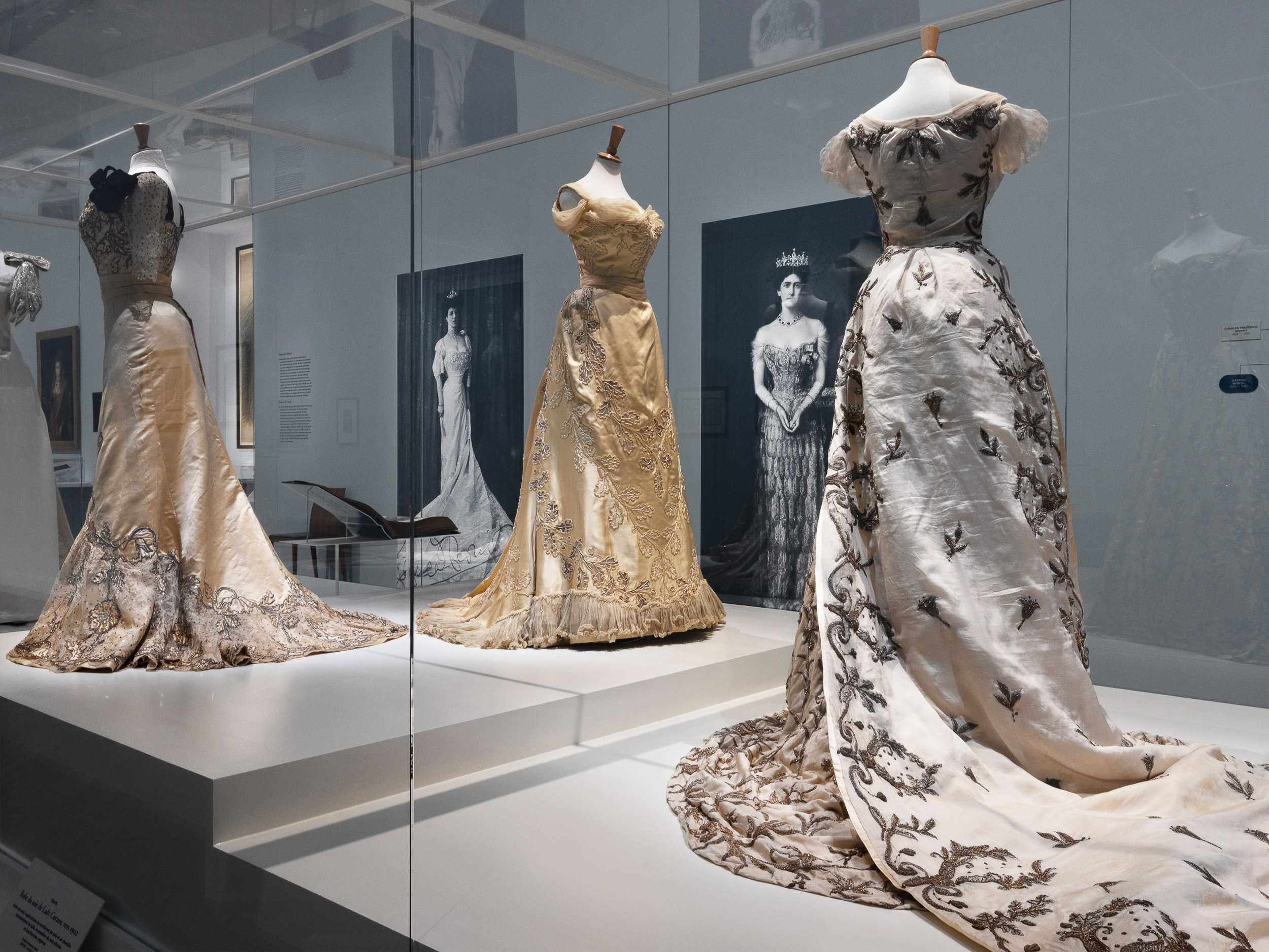 Views of the Worth, Inventing haute couture exhibition at the Petit Palais, musée des Beaux-Arts de la Ville de Paris. © Paris Musées / Petit Palais, musée des Beaux-Arts de la Ville de Paris / Gautier Deblonde