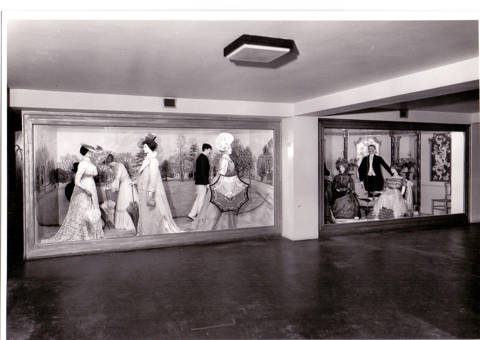 A group of people in a room

Description automatically generated with low confidence