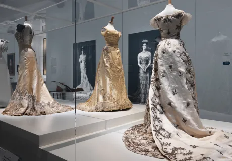 Views of the Worth, Inventing haute couture exhibition at the Petit Palais, musée des Beaux-Arts de la Ville de Paris.  © Paris Musées / Petit Palais, musée des Beaux-Arts de la Ville de Paris / Gautier Deblonde