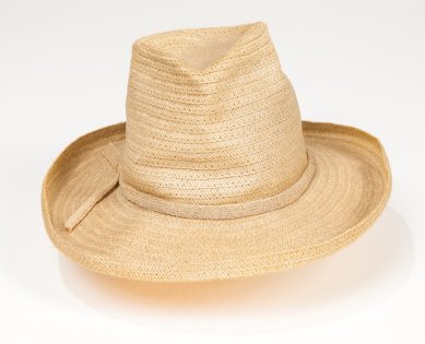 A hat worn by Beaton himself features in Cecil Beaton’s Garden Party at the Garden Museum. 