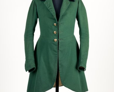 Man’s green wool coat with black velvet collar, ca.1830